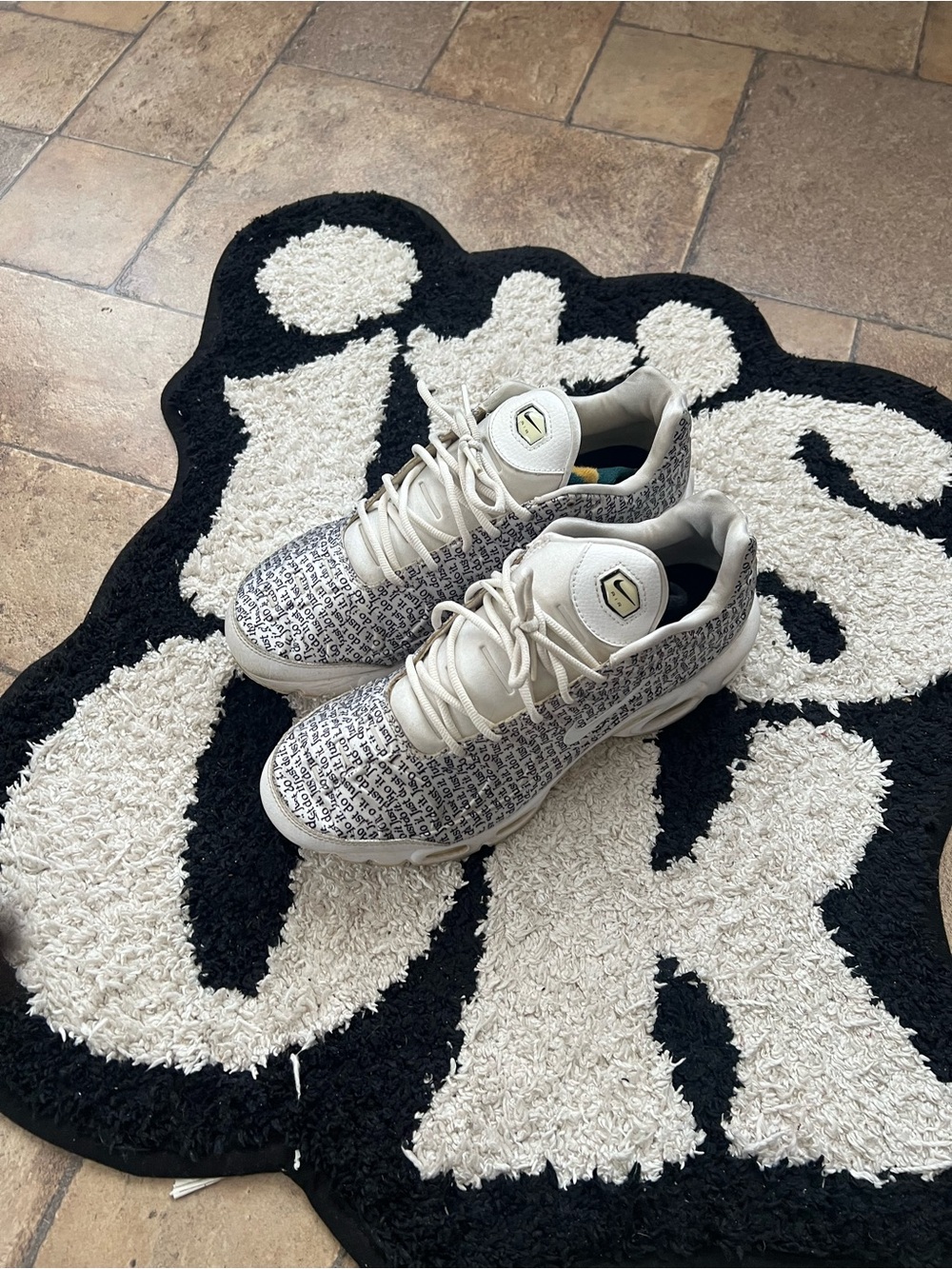 Nike Women's Cream and Black Patterned Sneakers